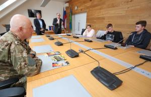 SEZNANITEV VOJAŠKIH OBVEZNIKOV Z VOJAŠKO DOLŽNOSTJO 17 FOTO LJUBO VUKELIČ
